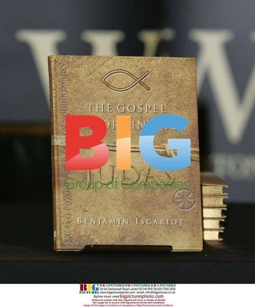 Jeffrey Archer and Francis J Moloney sign book