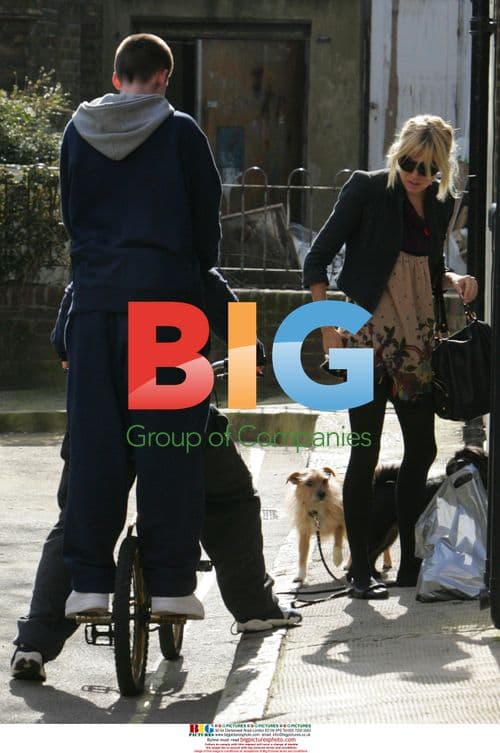 Sienna Miller rescued by hoodies during driving lesson