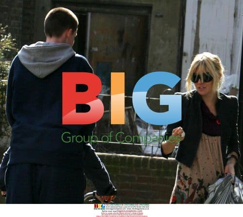 Sienna Miller rescued by hoodies in London