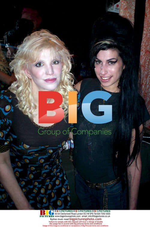 Amy Winehouse and Courtney Love Meet Backstage