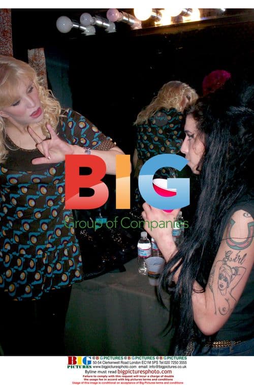 Amy Winehouse and Courtney Love Meet Backstage