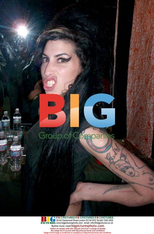 Amy Winehouse Meets Courtney Love Backstage