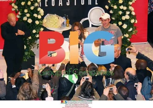 Jennifer Lopez Launches Spanish Album in Paris
