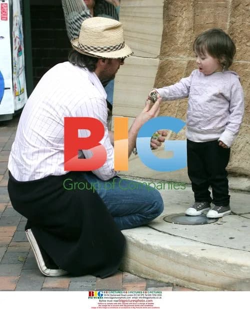 Hugh Jackman and Family Enjoy Sydney Outing