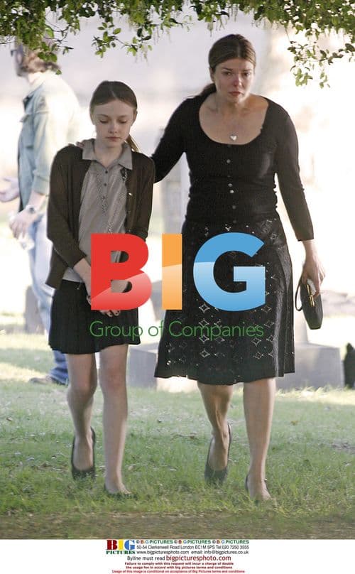Dakota Fanning and Jeanne Tripplehorn on 'Winged Creatures' set