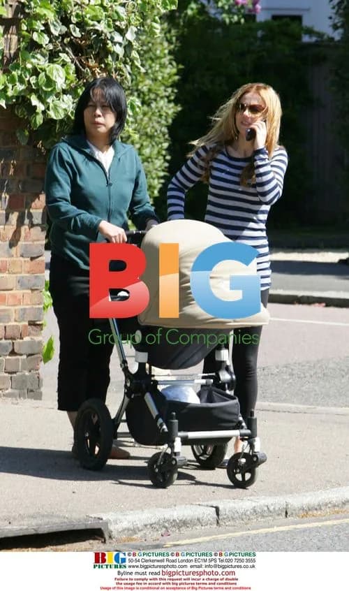 Geri Halliwell out with nanny and daughter