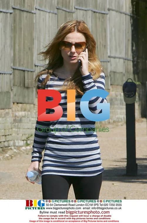 Geri Halliwell Enjoys North London Stroll