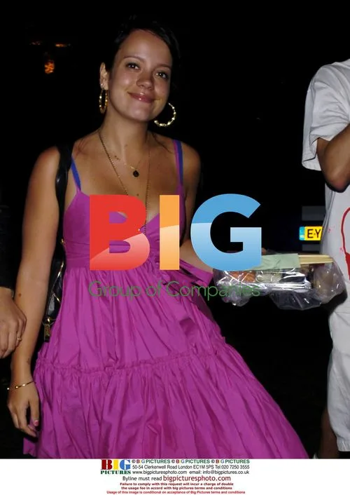 Lily Allen Leaving Nobu with Sushi