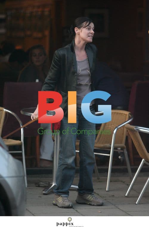 Lisa Stansfield Out with Puppy