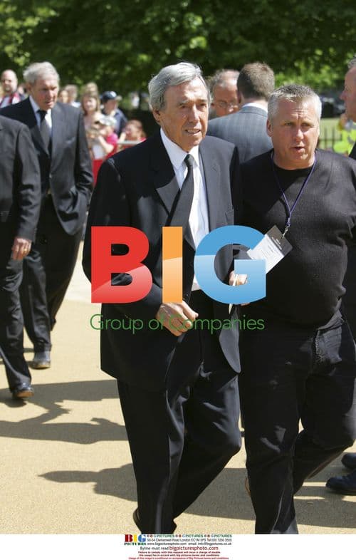 Gordon Banks at Alan Ball's Funeral