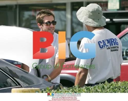 Jake Gyllenhaal Grocery Shopping