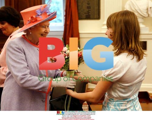 Queen Elizabeth II Receives Flowers in Virginia