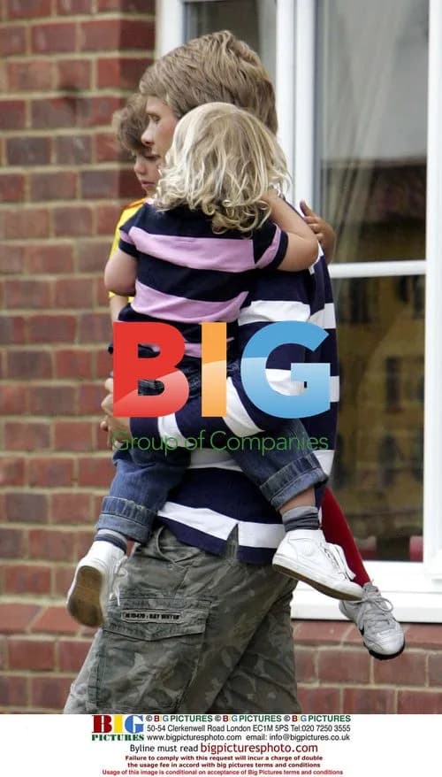 Jeff Brazier collects kids from Jade Goody's house