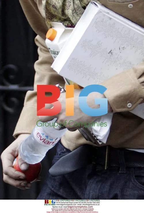 Pete Doherty Leaving Kate Moss\' House