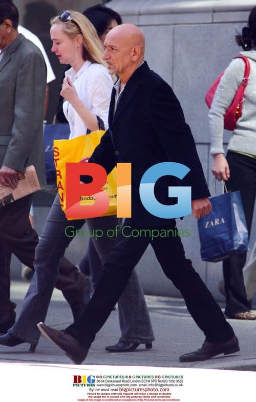 Penelope Cruz and Ben Kingsley kiss on set of 'Elegy'