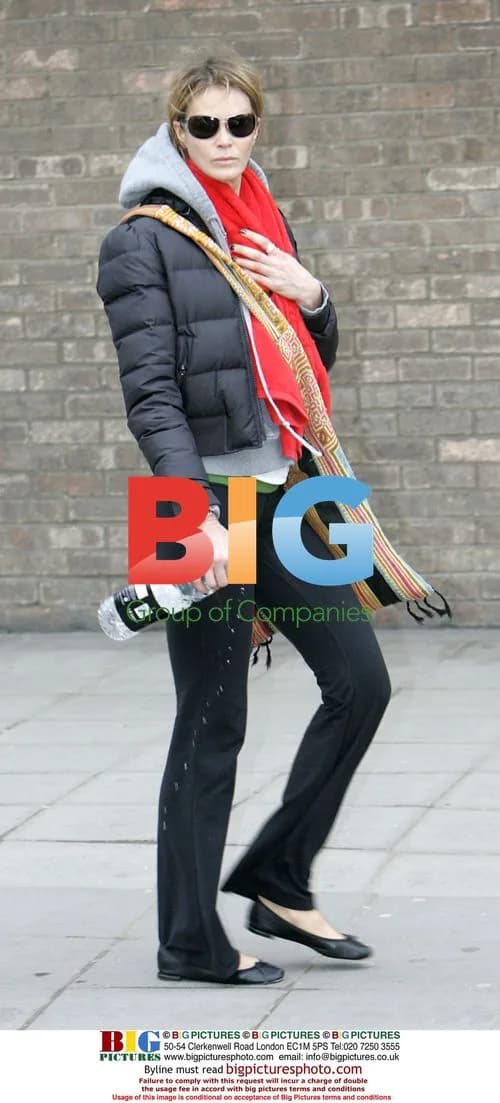 Elle Macpherson Heads to Yoga Class