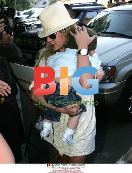 Britney Spears and Son at Beverly Glen Market