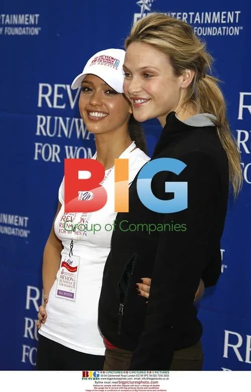Jessica Alba and Beau Garrett at Revlon Run/Walk for Women