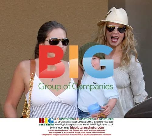 Britney Spears and Son Sean at Beverly Glen Market