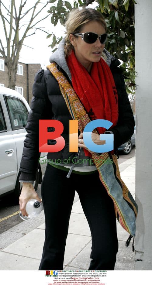 Elle Macpherson goes to yoga