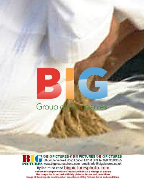 Jessica Alba Filming "The Eye" in Malibu