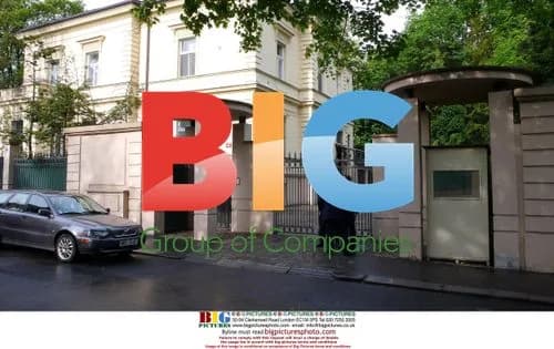 Brad Pitt Takes Kids to School in Prague