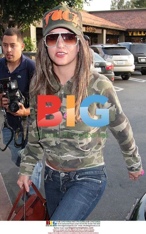 Britney Spears at Beverly Glen Market