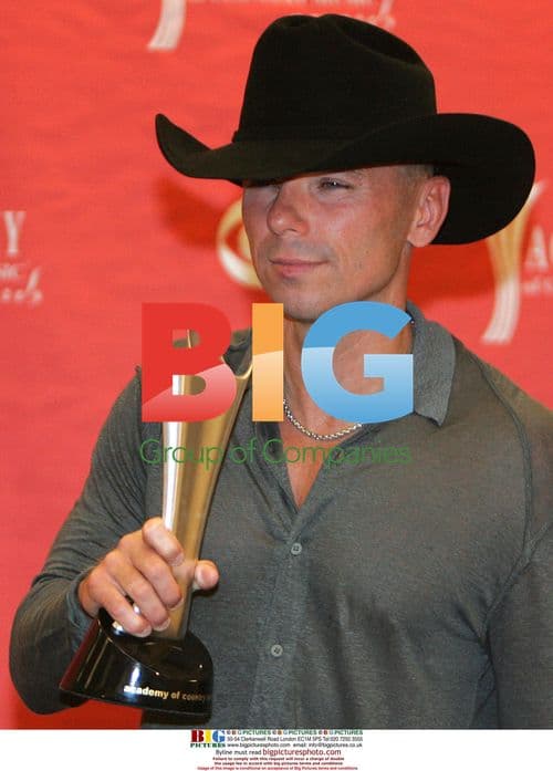 Kenny Chesney wins Country Music Award
