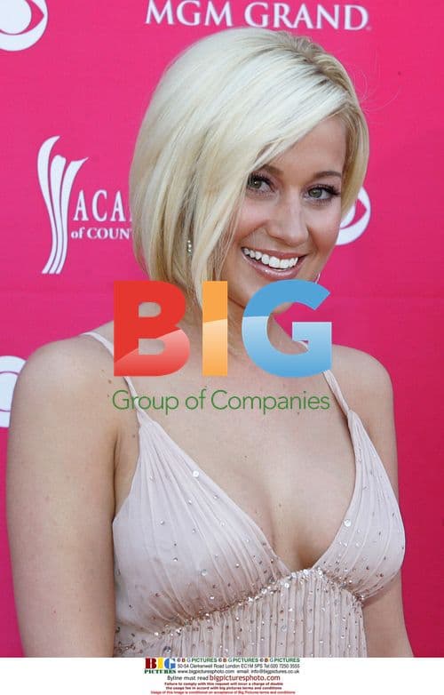Singer Kellie Pickler arrives for country music awards