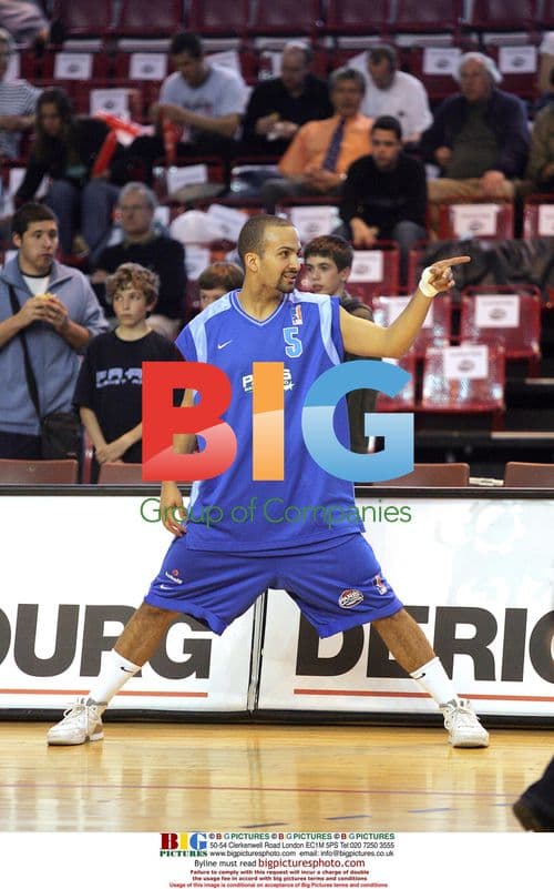 Eva Longoria Attends Basketball Match