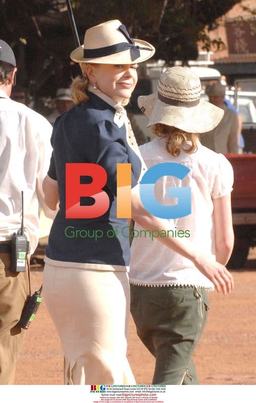 Nicole Kidman & Hugh Jackman on set with fans