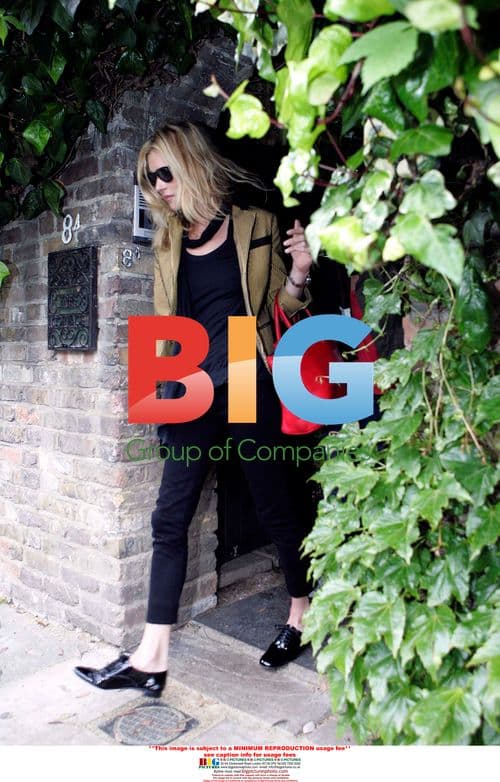 Kate Moss Leaving Home with Swollen Cheek