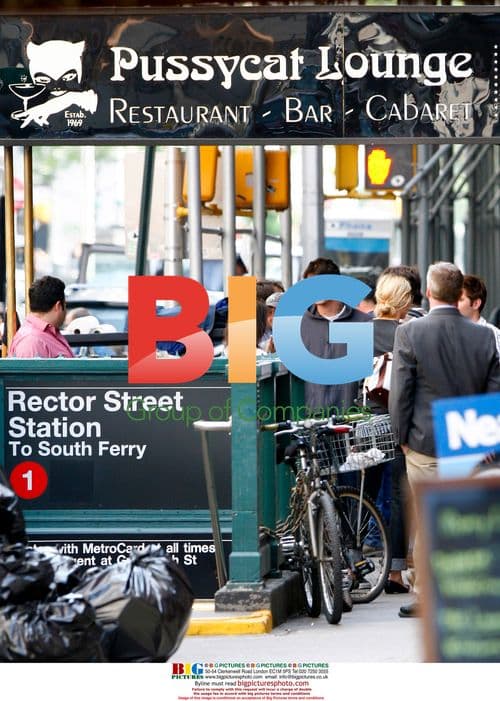 Josh Hartnett on set of "August"