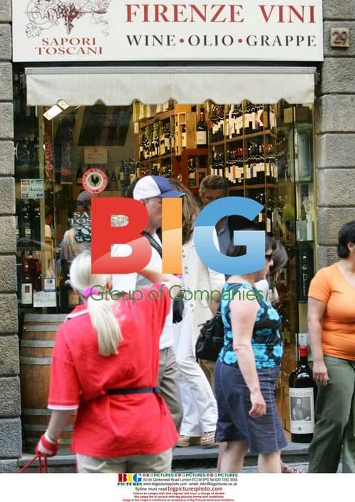 Elizabeth Hurley and Arun Nayar Shopping in Florence