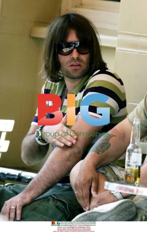 Liam Gallagher Enjoys Pub Outing