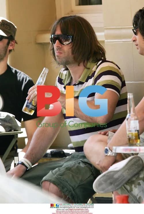 Liam Gallagher Enjoys Pub Time in London