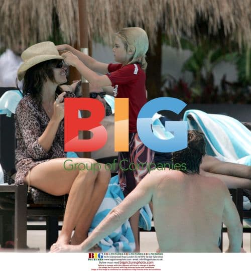 Cindy Crawford Vacationing in Cancun