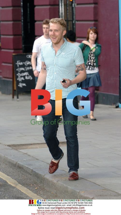 Amy Winehouse and Alex Fielder-Civil Leaving Pub