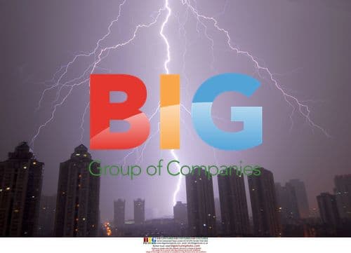 Thunderstorm hits Shenzhen, China