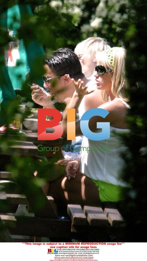 Pregnant Katie Price and Peter Andre at Pub Lunch