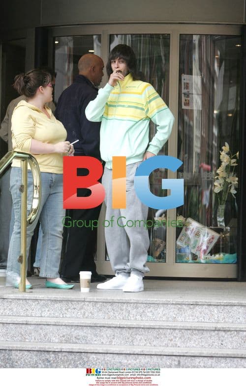 Soap stars leave London hotel after awards party