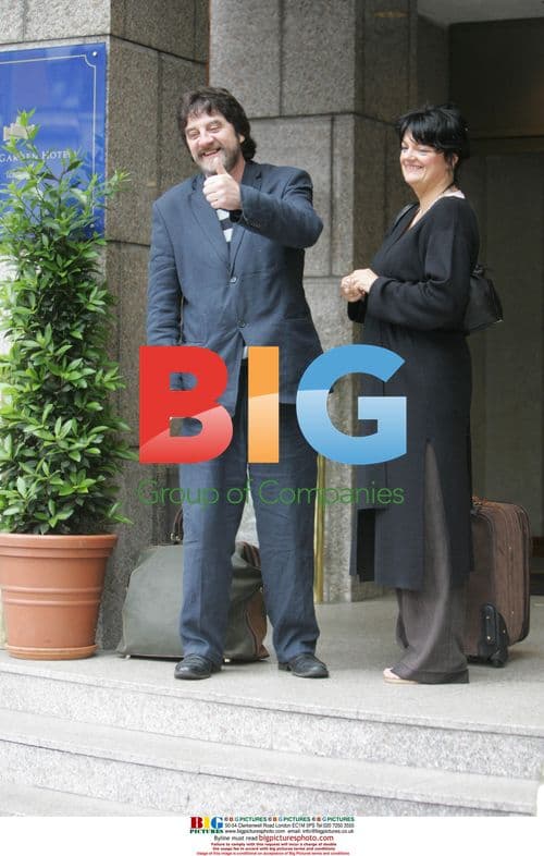 Soap stars leave London hotel after awards