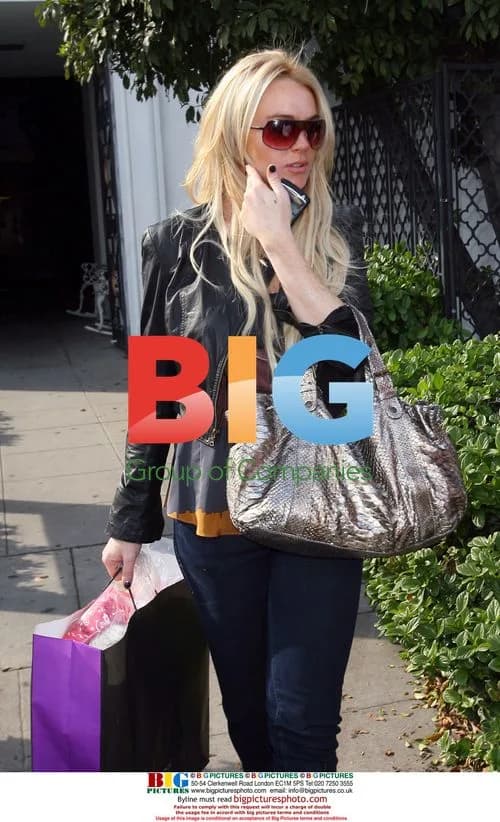 Lindsay Lohan Spends Day with Samantha Ronson