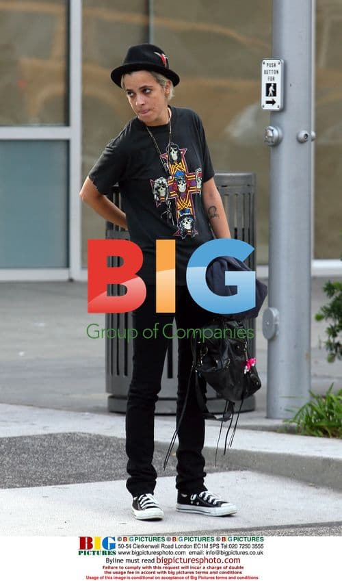 Lindsay Lohan Goes Shopping with Samantha Ronson