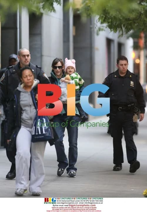 Jennifer Garner and daughter Violet get police escort