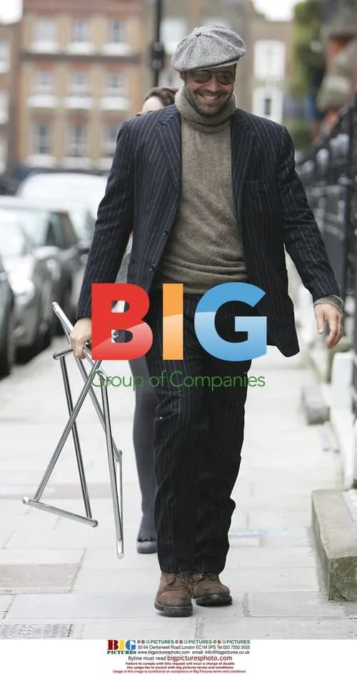 Kelly Brook and Billy Zane Giggle on London Street