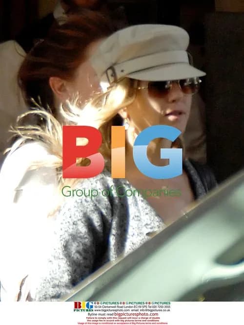 Jennifer Aniston Leaves Hotel in Portland