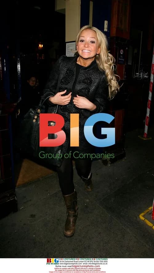 Actress Jennifer Ellison and co-star leave theatre