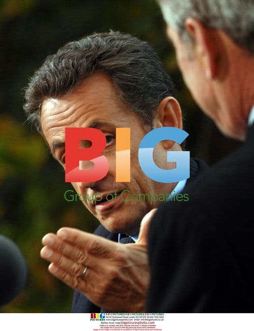 Bush and Sarkozy Shake Hands at Mount Vernon