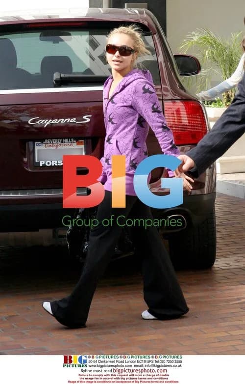 Hayden Panettiere Chatting on Phone in Beverly Hills